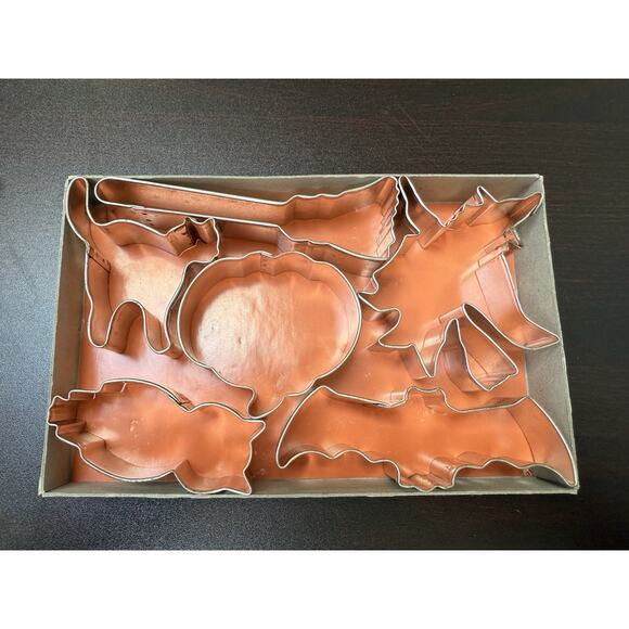 Restoration Hardware Vintage Inspired Halloween Cookie Cutters 8 Shapes READ - Picture 4 of 8